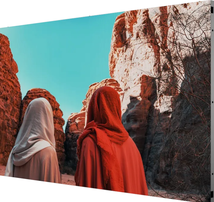 Écran LED Artixium présentant une animation publicitaire haute définition dans un environnement commercial. Écran LED Artixium diffusant une publicité animée
