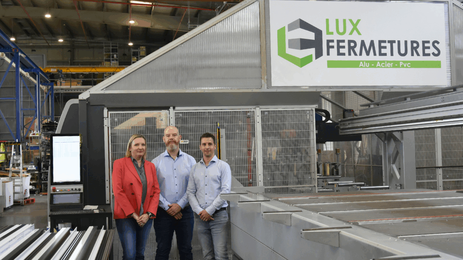 Vanessa, Ludwy et Pascal dans les ateliers de Lux Fermetures