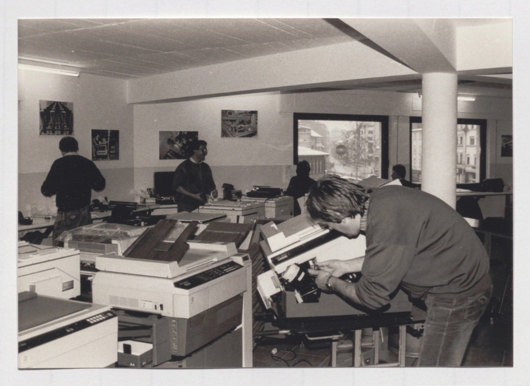 Atelier CK à la fin des années 80, réparation d’une machine Minolta EP 450Z