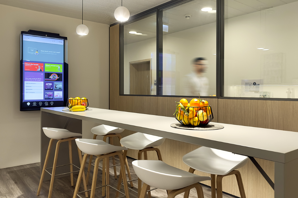 SKA Hub is our no-code solution to build, deploy and monitor the interactive content destinated to your AIRxTOUCH Kiosks, hassle free. Designed for internal communications.